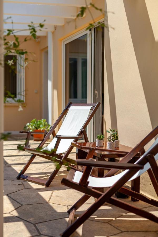 Beach Front House Kalamaki Bungalow Kato Galatas Esterno foto